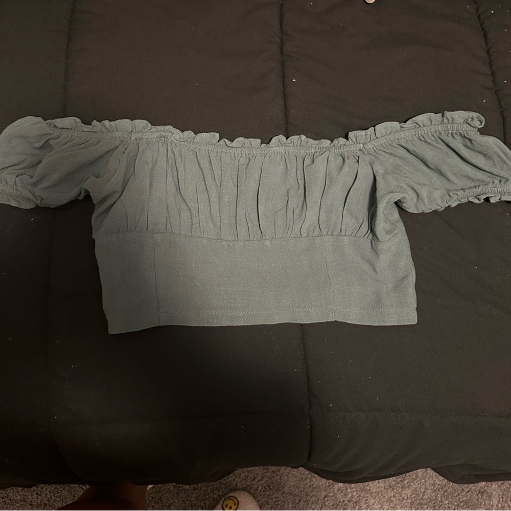 Off the Shoulder Army Green Ruched Shirt - Forever 21 - Size S